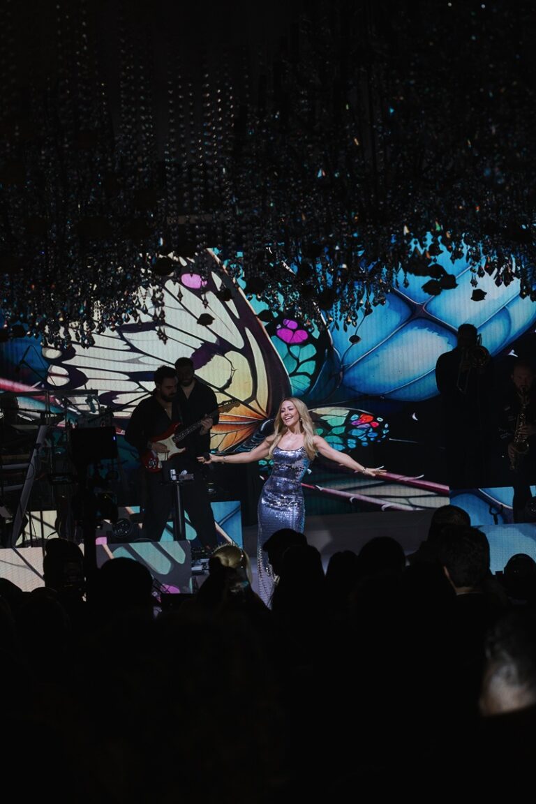 Derya Uluğ’un Kaya İzmir Thermal Otel’de sahne aldığı düğün performansı – Gamze Köse çekimi