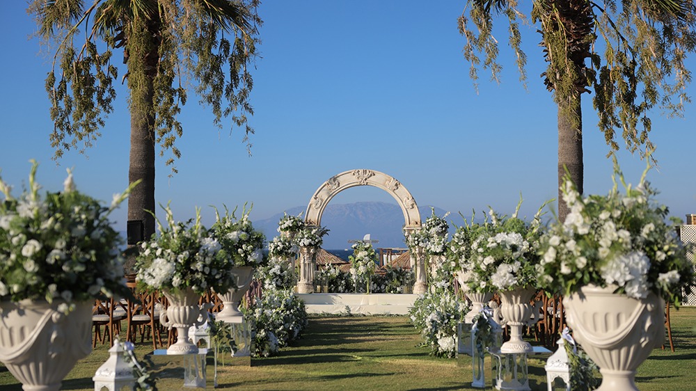 Feyhan & Max’in Radisson Blu Resort & Spa Çeşme’deki nikâh alanı